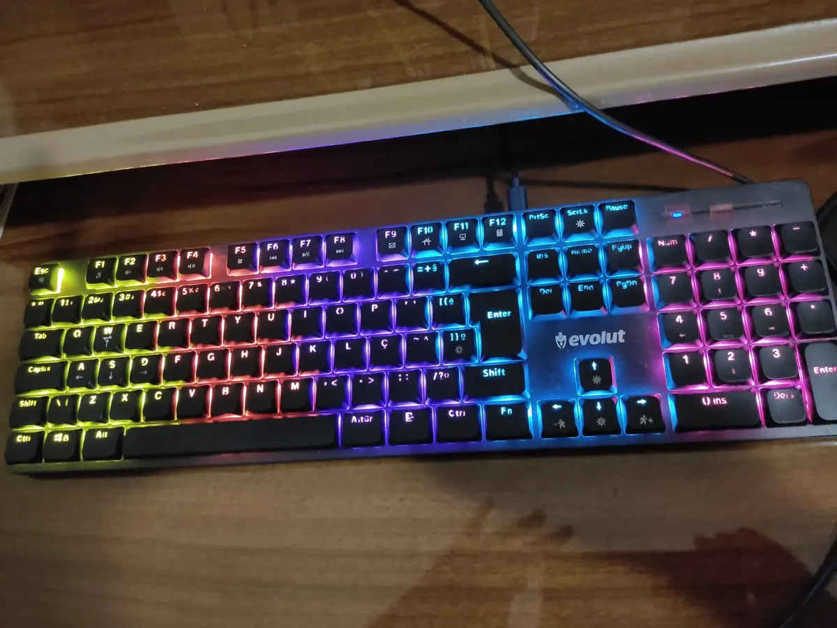 Conector e cabo USB do teclado mecânico de entrada Evolut Ryz EG222