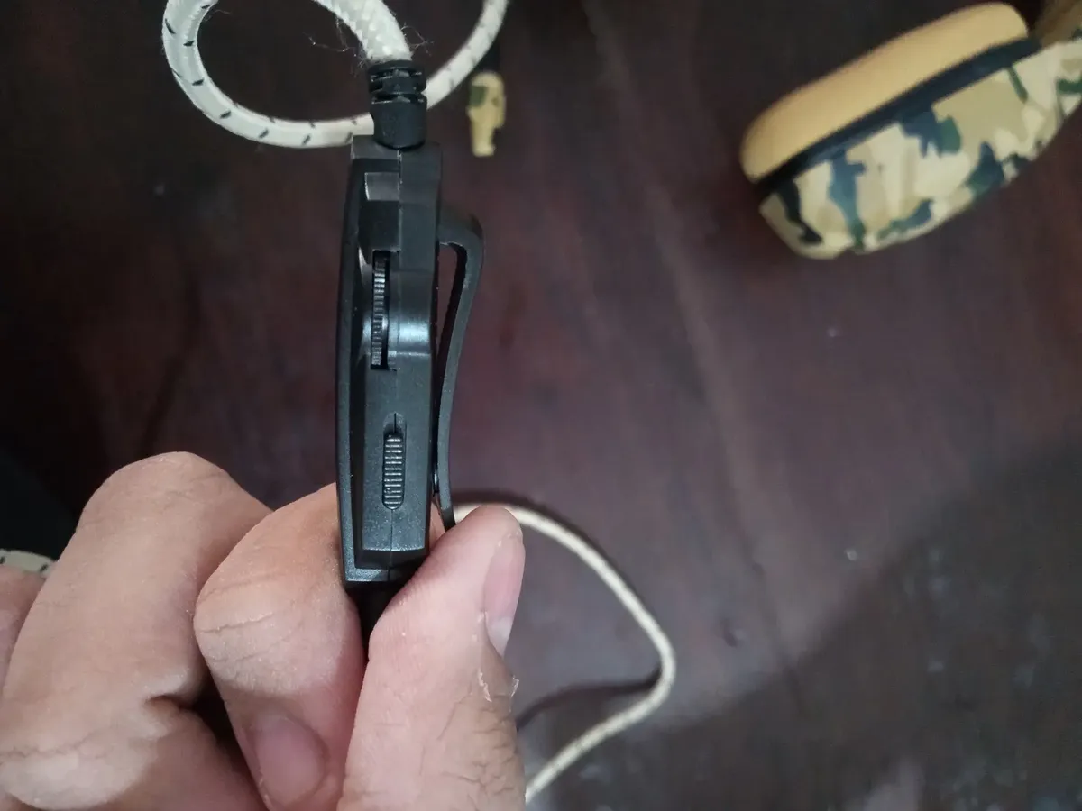 Visão geral da estrutura resistente e microfone flexível do Onikuma K1-B