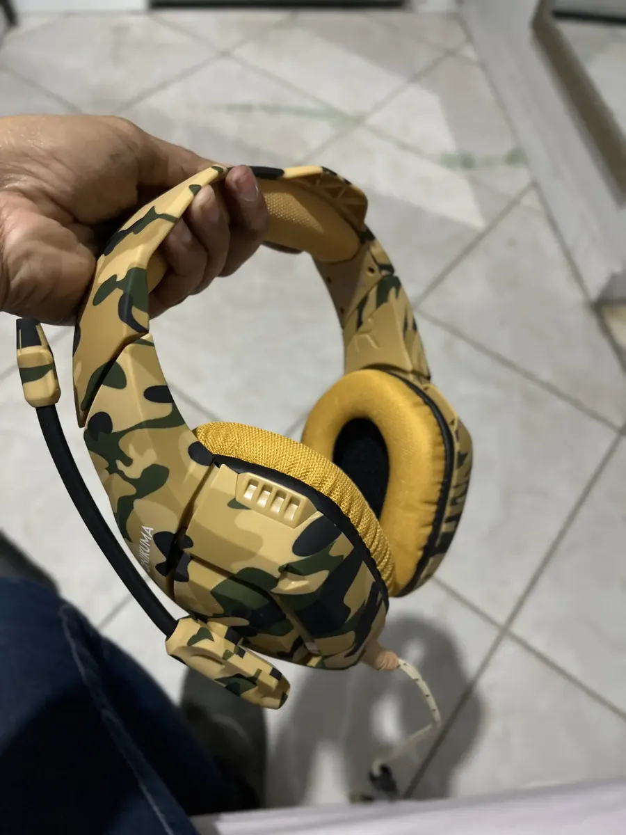 Haste ajustável e estrutura do fone Onikuma K1-B demonstrados pelo cliente