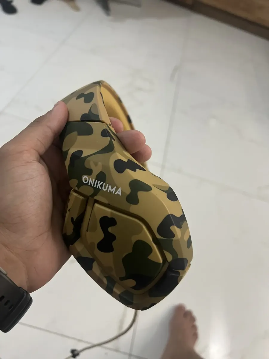 Foto em detalhe da tiara e estofamento do fone gamer Onikuma K1-B