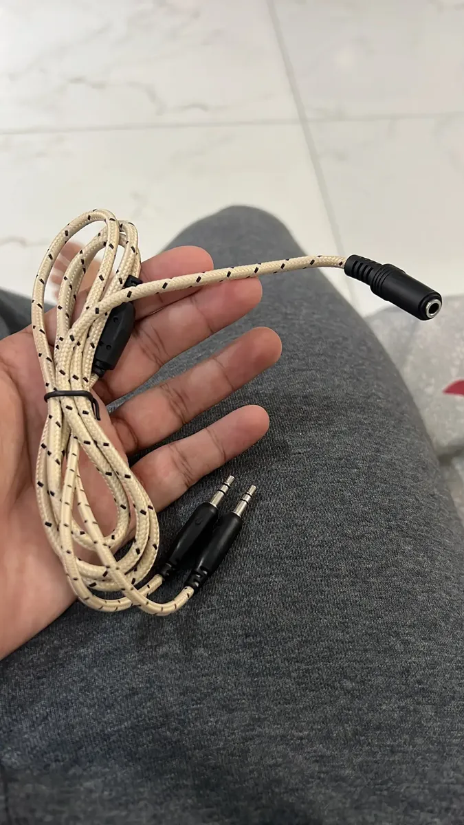 Foto da avaliação do cliente apontando detalhe no acabamento do headset Onikuma